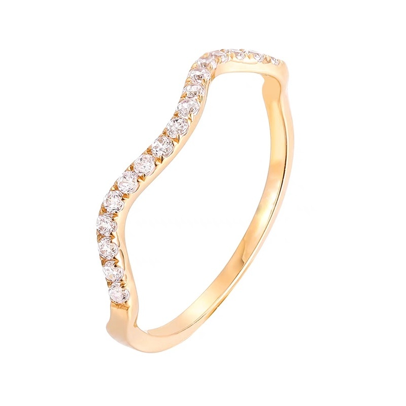 Curved Diamond Band in 18K Yellow Gold